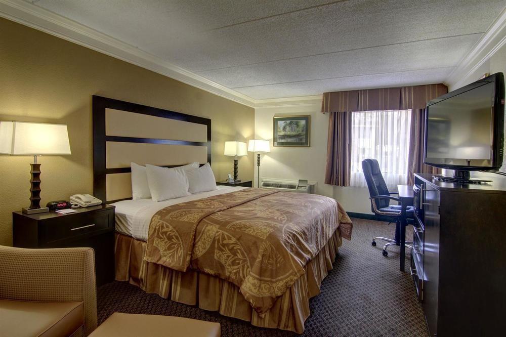 Best Western Riverside Inn Мейкон Экстерьер фото
